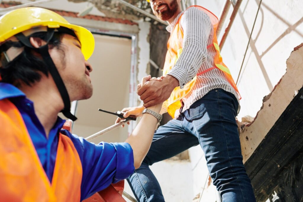 construction-worker-helping-colleague-1536x1024